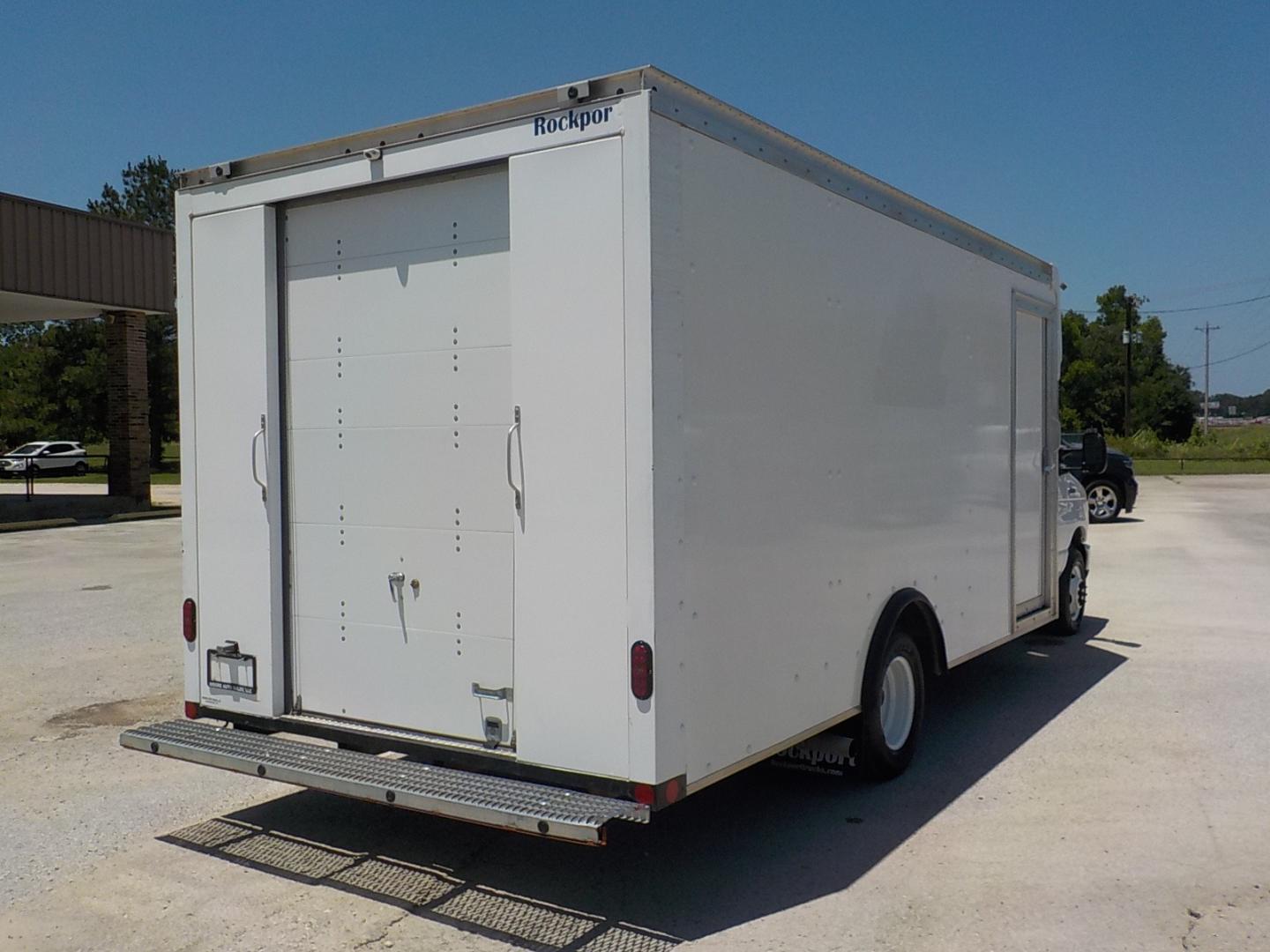 2022 White /Gray Ford Econoline (1FDWE3FK9ND) with an 7.3L V8 engine, AUTOMATIC transmission, located at 1617 W Church Street, Livingston, TX, 77351, (936) 327-3600, 30.710995, -94.951157 - LOW MILES!! If you're looking for a box van don't pass on this one!! It is ready for the BIG JOB!! This one is nice! - Photo#6